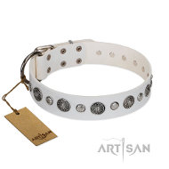 FDT artisan "Fluff-Stuff Beauty" 犬 ホワイトレザー 首輪 FDT artisan "Fluff-Stuff Beauty" 犬 ホワイトレザー 首輪